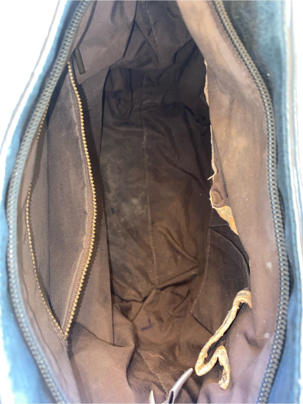 Matt & Nat Black Leather Shoulder Bag with Gold Hardware - Picture 6 of 6